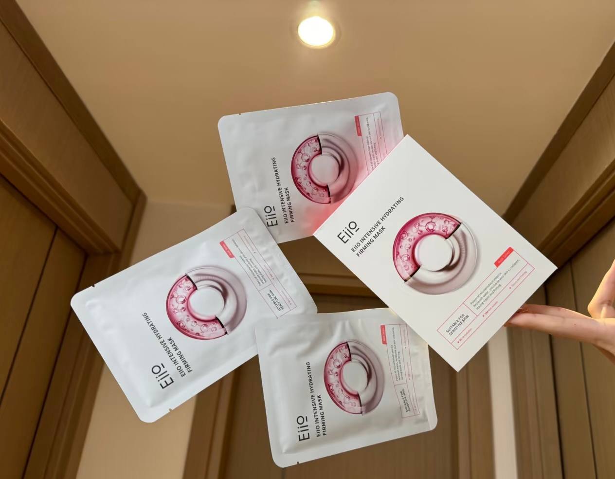 Eiio Sheet mask (ម៉ាសសន្លឺកសម្រាប់មុខឆាប់រោលប្រតិកម្ម)